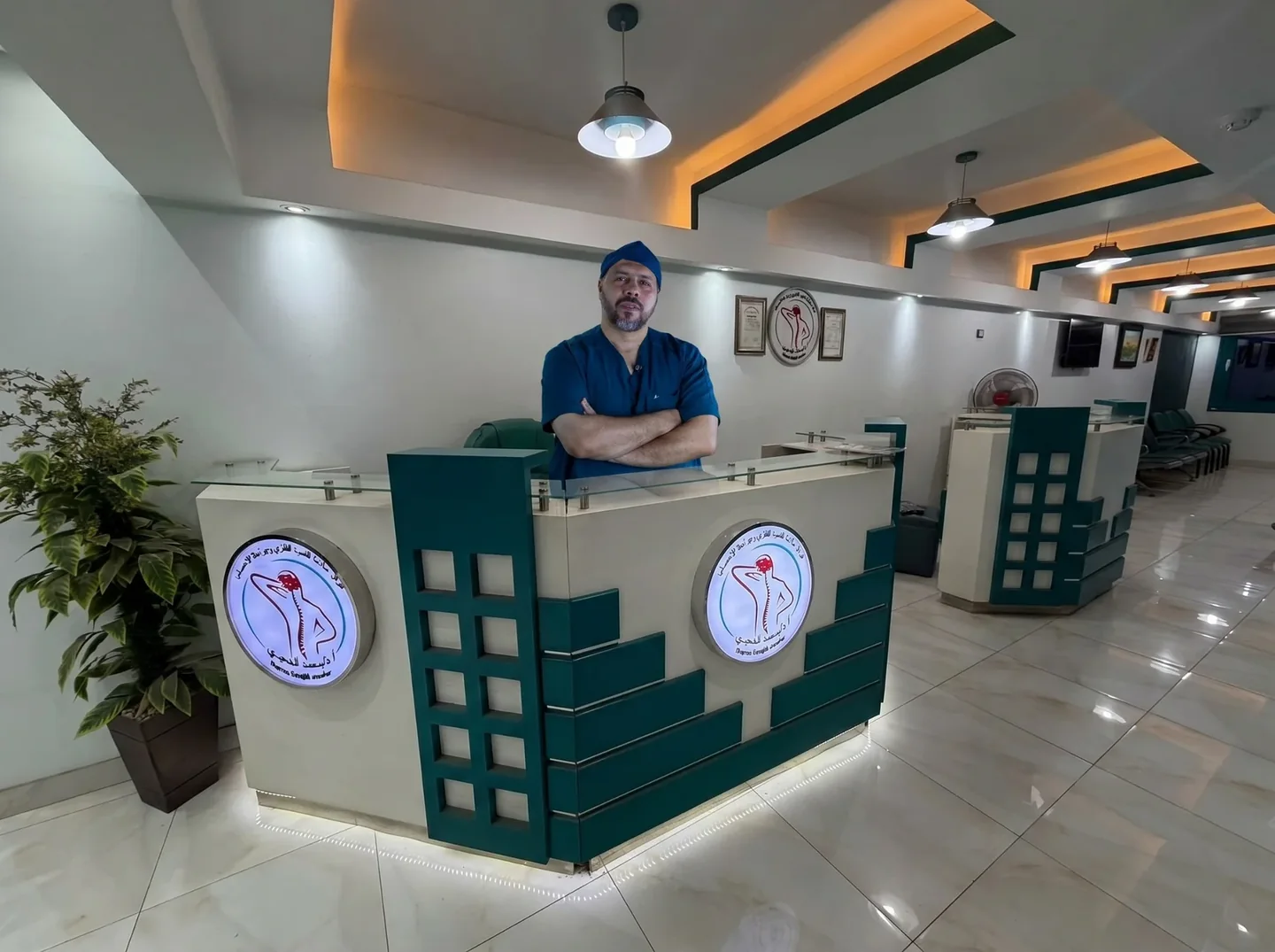 استقبال مركز سلامة العمود الفقري وجراحة الأعصاب في الدقي